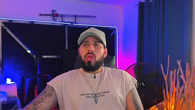 Snapshot of ostin-big21 chatting on 04-10-26, 02:00 ostin-big21 online show from 04-10-26, 02:00