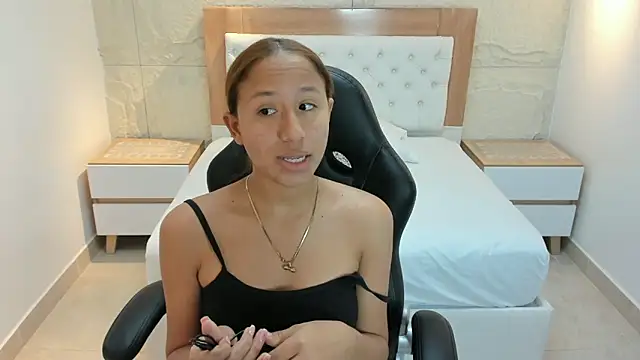 LESLYSIMPSON online show from 04-18-26, 07:18