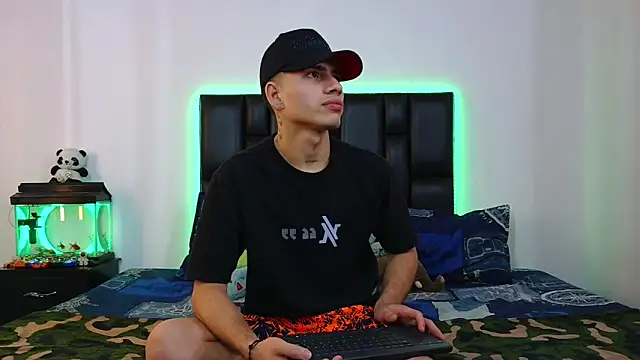 Dereek Hot online show from 03-18-26, 10:13