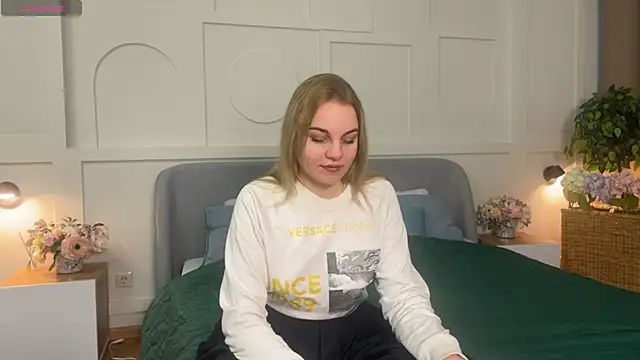 Glow Margo online show from 03-12-26, 01:23