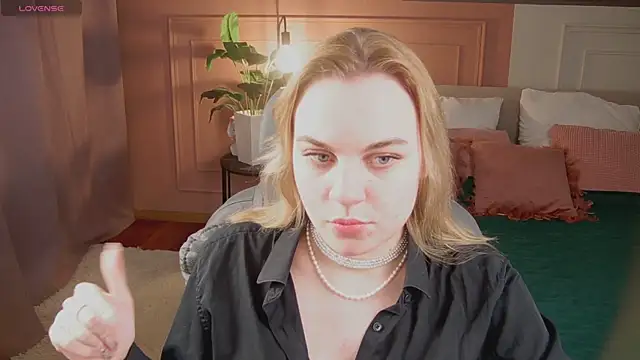 Glow Margo online show from 04-17-26, 01:08