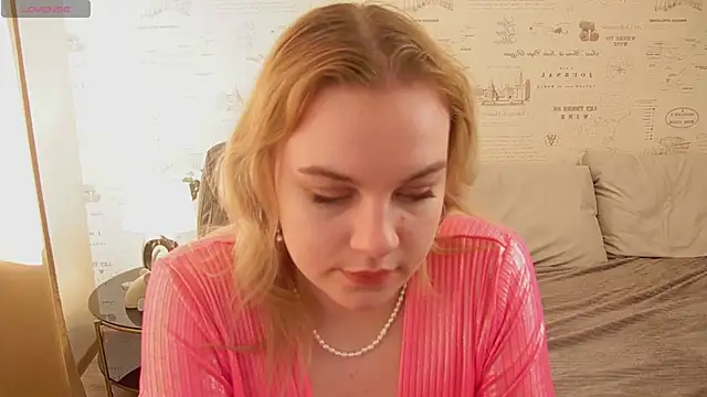 Snapshot of Glow_Margo chatting on 06-05-26, 01:12 Glow Margo online show from 06-05-26, 01:12