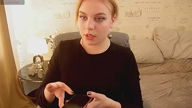 Snapshot of Glow_Margo chatting on 06-06-26, 01:00 Glow Margo online show from 06-06-26, 01:00