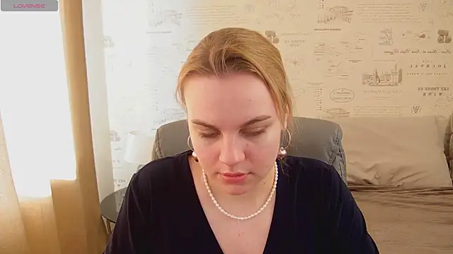 Snapshot of Glow_Margo chatting on 06-08-26, 01:20 Glow Margo online show from 06-08-26, 01:20