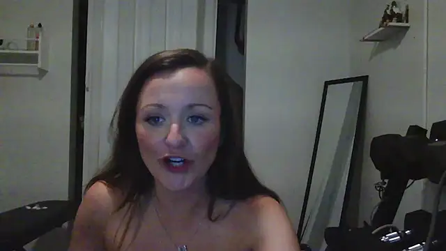 Snapshot of thenakedtrainer69 chatting on 05-29-26, 06:17 thenakedtrainer69 online show from 05-29-26, 06:17