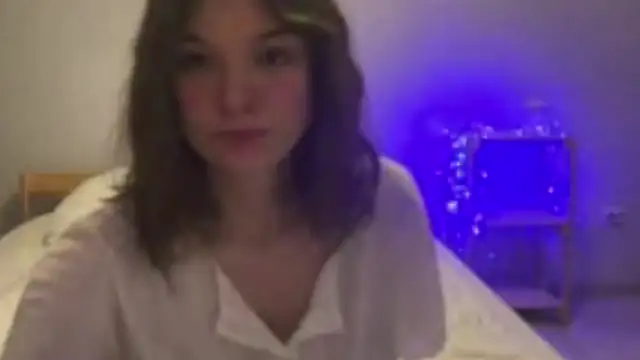 AliveCute online show from 04-14-26, 06:58