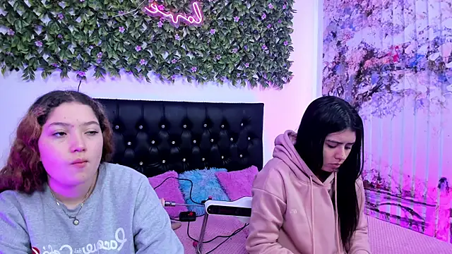 valeria and zoe online show from 06-04-26, 02:12