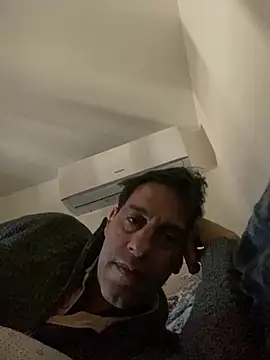 Snapshot of Alessandro7979 chatting on 03-29-26, 06:46 Alessandro7979 online show from 03-29-26, 06:46