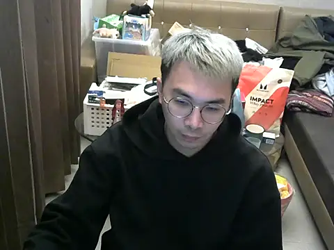 Snapshot of silverwolfwoof chatting on 03-12-26, 01:17 silverwolfwoof online show from 03-12-26, 01:17