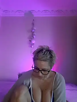 LunaBlaise online show from 03-31-26, 08:37