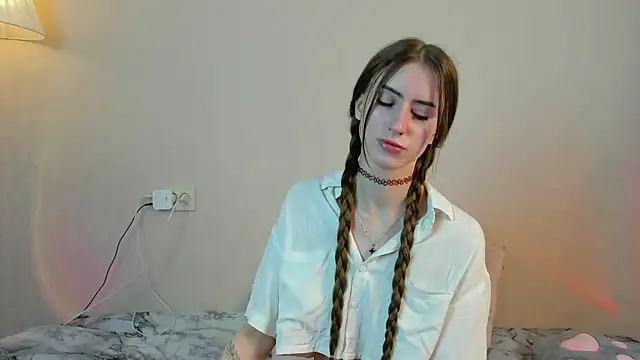 Snapshot of EllieRough chatting on 05-14-26, 05:25 EllieRough online show from 05-14-26, 05:25