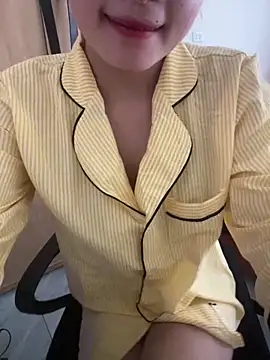 Snapshot of Xoai-cute chatting on 05-19-26, 07:04 Xoai-cute online show from 05-19-26, 07:04
