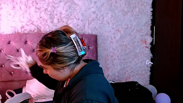 Sofiazaf  online show from 04-11-26, 12:42