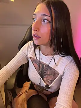 Snapshot of evabellee_ chatting on 03-17-26, 12:48 evabellee online show from 03-17-26, 12:48