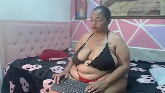 Doll rihana online show from 05-28-26, 01:25