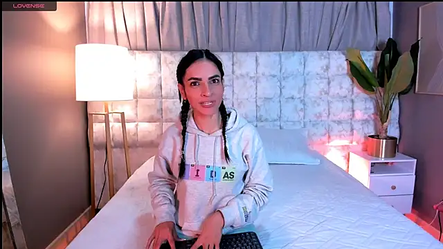Samantha Velle online show from 04-29-26, 01:48