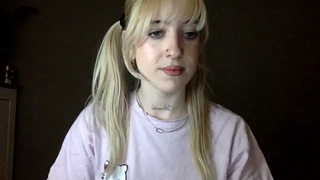 Snapshot of EmmyWet chatting on 05-01-26, 04:44 EmmyWet online show from 05-01-26, 04:44