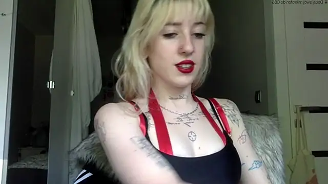 Snapshot of EmmyWet chatting on 05-14-26, 03:41 EmmyWet online show from 05-14-26, 03:41