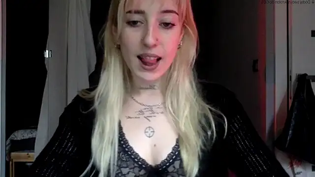 Snapshot of EmmyWet chatting on 05-18-26, 05:19 EmmyWet online show from 05-18-26, 05:19