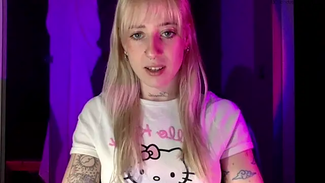 Snapshot of EmmyWet chatting on 05-22-26, 05:29 EmmyWet online show from 05-22-26, 05:29