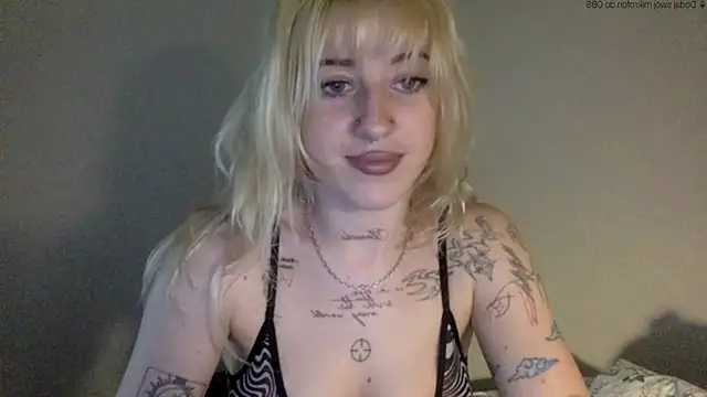Snapshot of EmmyWet chatting on 06-01-26, 05:58 EmmyWet online show from 06-01-26, 05:58