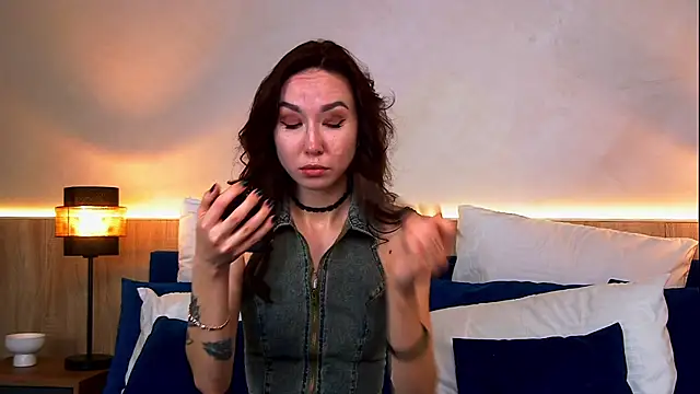 EmilyGray   online show from 06-02-26, 11:01