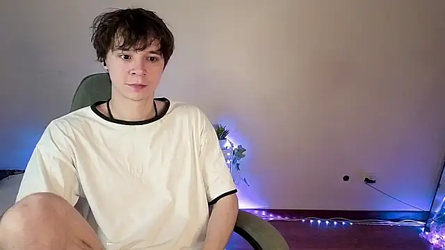 Snapshot of AnthonyCuutie chatting on 05-18-26, 04:40 AnthonyCuutie online show from 05-18-26, 04:40