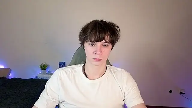 Snapshot of AnthonyCuutie chatting on 05-25-26, 04:51 AnthonyCuutie online show from 05-25-26, 04:51