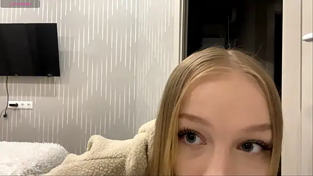 Snapshot of Anika_Socutehe chatting on 05-25-26, 10:05 Anika Socutehe online show from 05-25-26, 10:05