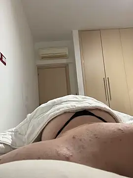 GloriaKariolaki online show from 04-18-26, 04:33