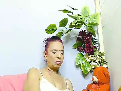 Snapshot of Hot_queen58 chatting on 06-19-26, 05:06 Hot queen58 online show from 06-19-26, 05:06