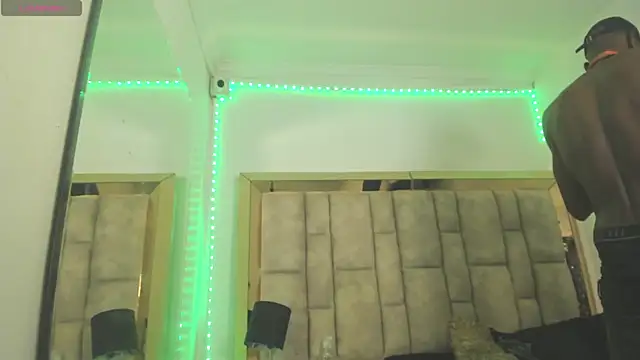 Titan Moreno  online show from 04-21-26, 12:22