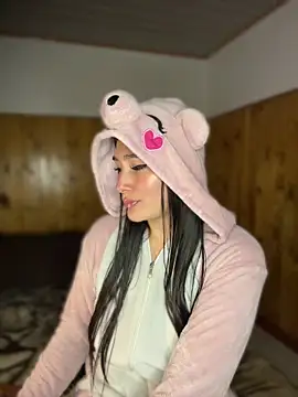 Miss Dani online show from 04-17-26, 04:37