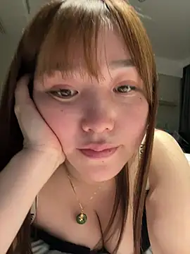 Snapshot of Ayeu008 chatting on 03-10-26, 12:43 Ayeu008 online show from 03-10-26, 12:43