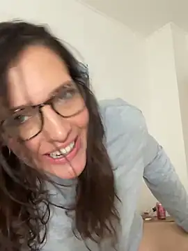 hollyharmd online show from 03-06-26, 04:31