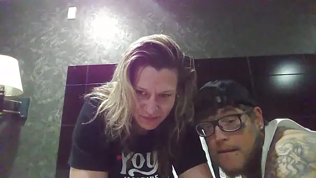 Snapshot of Darkcrowncouple chatting on 03-09-26, 12:09 Darkcrowncouple online show from 03-09-26, 12:09