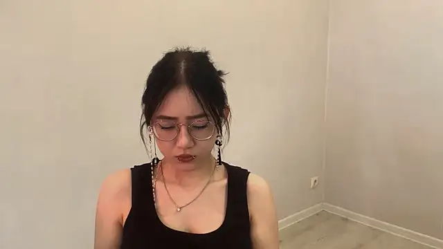 Snapshot of SolvedGlobe chatting on 05-02-26, 01:05 SolvedGlobe online show from 05-02-26, 01:05