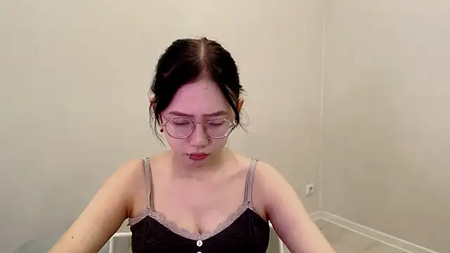 Snapshot of SolvedGlobe chatting on 05-14-26, 01:07 SolvedGlobe online show from 05-14-26, 01:07