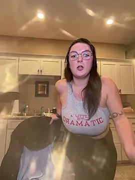 Snapshot of gslizzy chatting on 03-18-26, 05:54 gslizzy online show from 03-18-26, 05:54