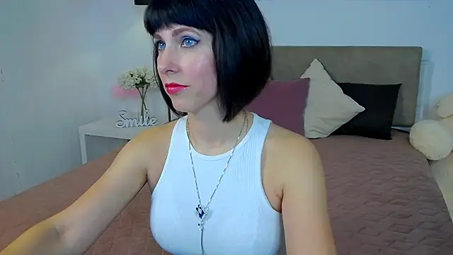 HeidieRaven online show from 04-25-26, 01:03