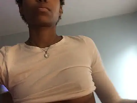 Snapshot of LunaBl00m chatting on 03-09-26, 04:33 LunaBl00m online show from 03-09-26, 04:33