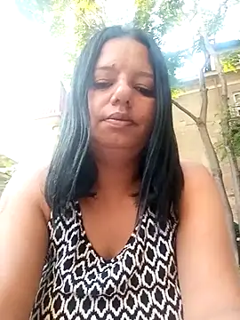 Snapshot of roxana_e43 chatting on 06-26-26, 04:55 roxana e43 online show from 06-26-26, 04:55