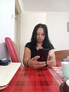 Snapshot of roxana_e43 chatting on 07-04-26, 05:24 roxana e43 online show from 07-04-26, 05:24