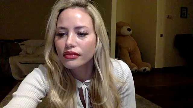 Snapshot of itsmemayarose chatting on 03-08-26, 05:39 itsmemayarose online show from 03-08-26, 05:39