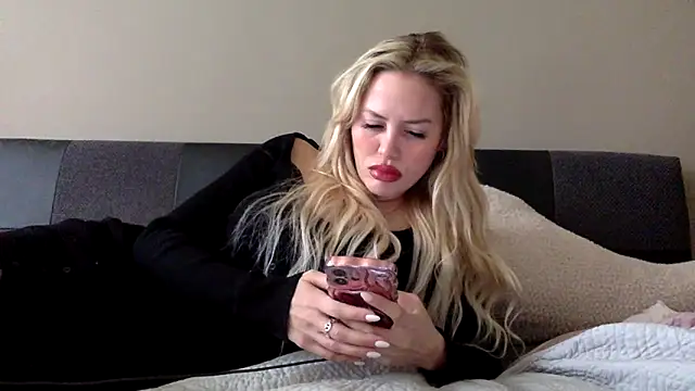 Snapshot of itsmemayarose chatting on 03-09-26, 01:26 itsmemayarose online show from 03-09-26, 01:26