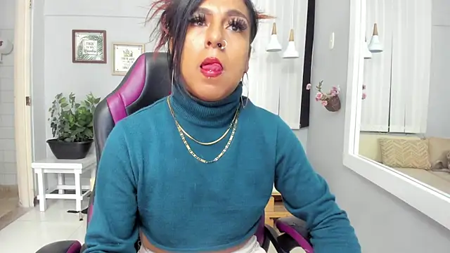 Nahomy Collins  online show from 05-12-26, 07:55
