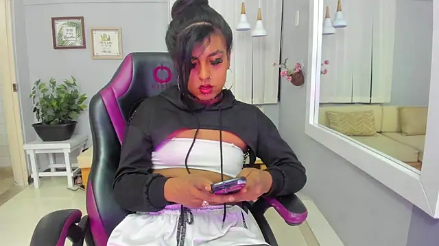 Nahomy Collins  online show from 05-19-26, 07:42