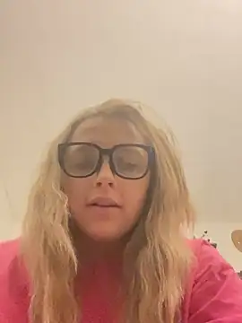 Snapshot of imkhloe chatting on 02-28-26, 11:28 imkhloe online show from 02-28-26, 11:28