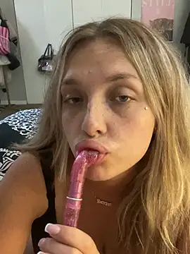 imkhloe online show from 07-21-26, 08:33