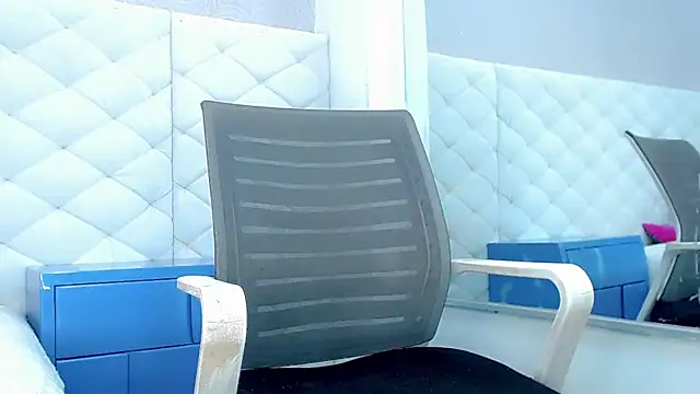 catriona queen16 online show from 04-04-26, 07:39